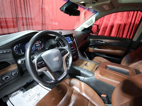 Used 2018 Cadillac Escalade Luxury image 12