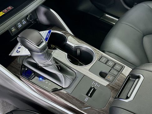 New 2026 Toyota Highlander Platinum image 17