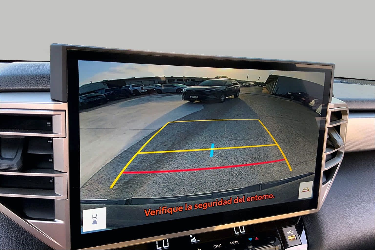 Used 2025 Toyota Tundra Limited AWD/4WD image 26