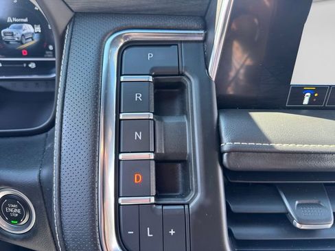 Used 2022 GMC Yukon SLT w/ SLT Premium Package AWD/4WD image 15