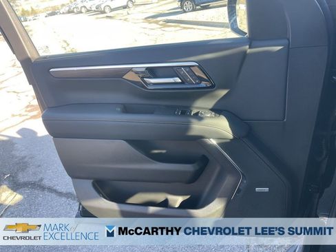 New 2026 Chevrolet Suburban Premier w/ Sun And Tow Package AWD/4WD image 36