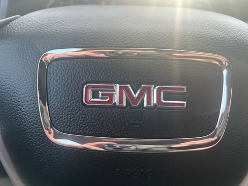 Used 2023 GMC Acadia SLT image 23