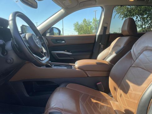 Used 2022 Nissan Pathfinder Platinum w/ Lighting Package (N92) AWD/4WD image 22