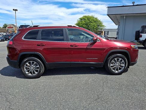 Used 2019 Jeep Cherokee Latitude Plus w/ Cold Weather Group AWD/4WD image 7