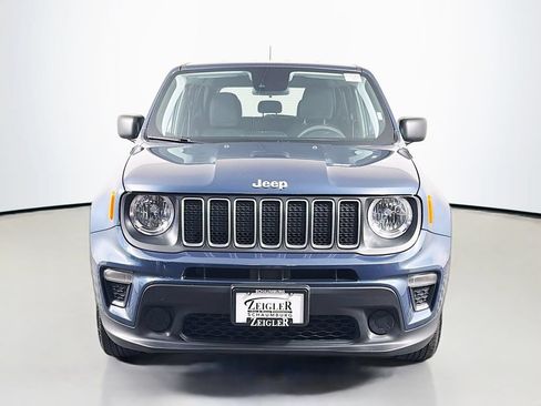 Used 2023 Jeep Renegade Latitude AWD/4WD image 2