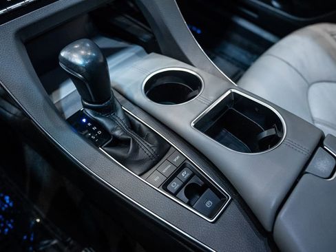 Certified 2021 Toyota Avalon XLE FWD image 28