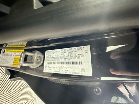 Used 2025 Ford Escape ST-Line FWD image 12
