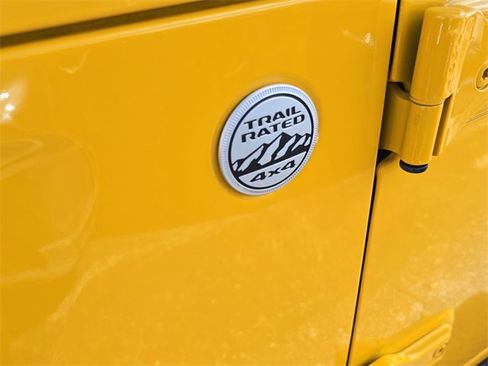 Used 2021 Jeep Wrangler Unlimited Islander image 9