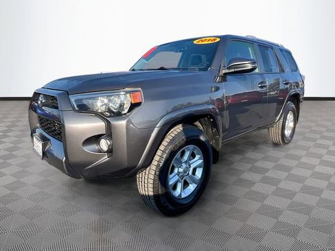 Used 2018 Toyota 4Runner SR5 Premium image 3