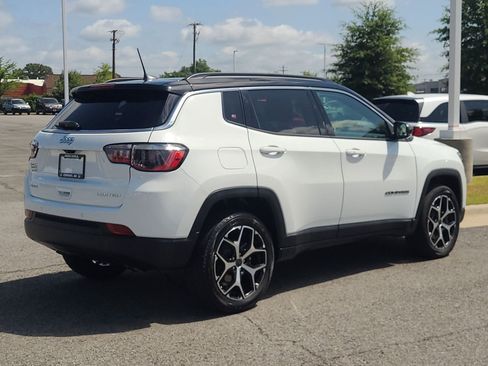 Used 2025 Jeep Compass Limited AWD/4WD image 3