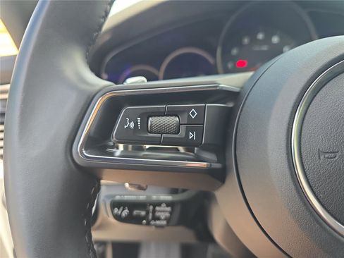 Used 2022 Porsche Panamera RWD image 23
