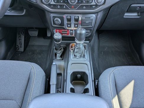 Used 2025 Jeep Wrangler Sport AWD/4WD image 19