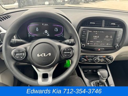 Used 2025 Kia Soul LX image 21