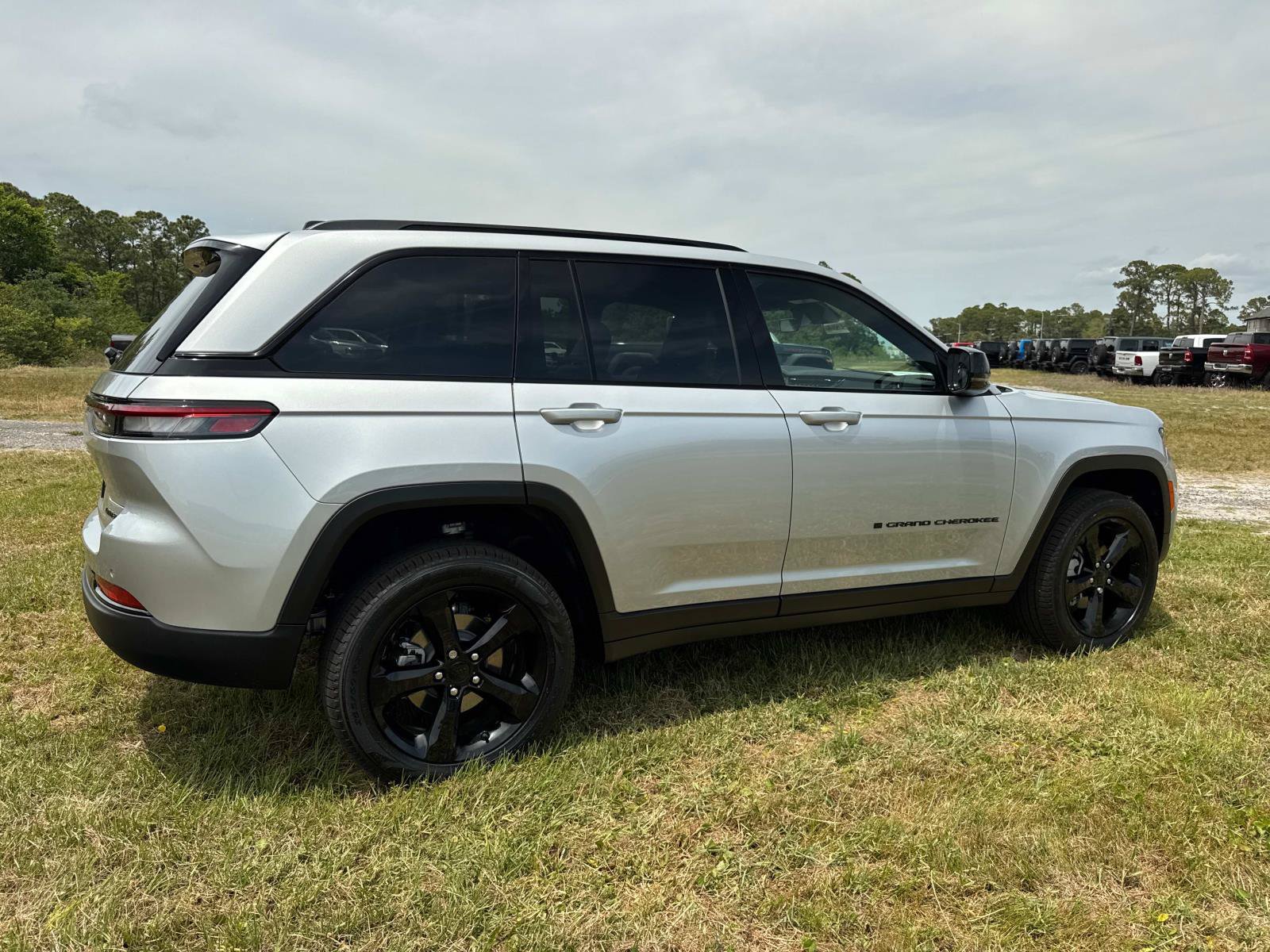 New 2025 Jeep Grand Cherokee Limited w/ Black Appearance Package RWD image 3