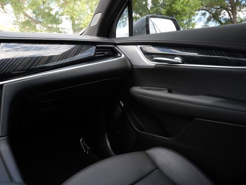 Certified 2024 Cadillac XT6 Premium Luxury image 8