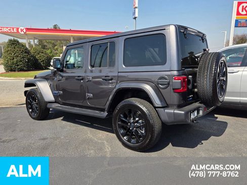 Used 2025 Jeep Wrangler Unlimited Sahara AWD/4WD image 12