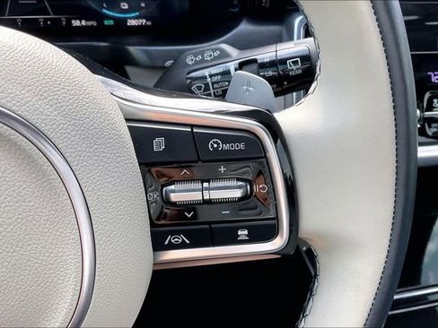 Used 2023 Kia Sorento SX Prestige image 17