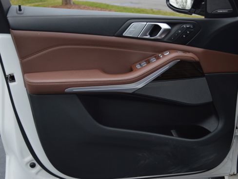 Used 2020 BMW X7 xDrive40i w/ M Sport Package image 13