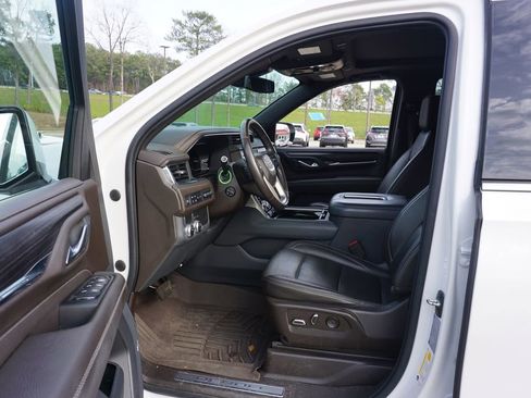 Used 2022 GMC Yukon Denali image 2