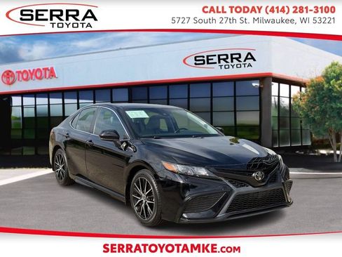 Used 2021 Toyota Camry SE FWD image 1