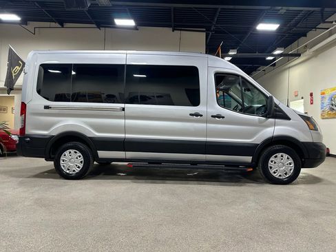 Used 2019 Ford Transit 250 148 Medium Roof image 9