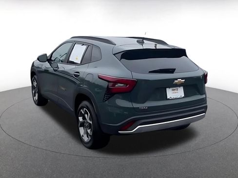 Used 2025 Chevrolet Trax LT w/ LT Convenience Package image 11