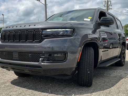 Used 2024 Jeep Wagoneer Series II image 7