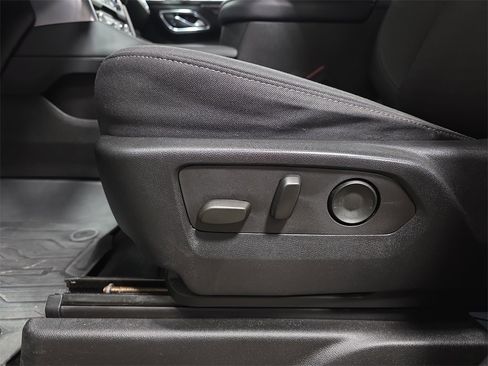 Used 2024 GMC Yukon XL SLE w/ Gmc Pro Safety Plus Package image 32