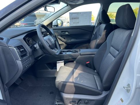 Certified 2026 Nissan Rogue SV image 4