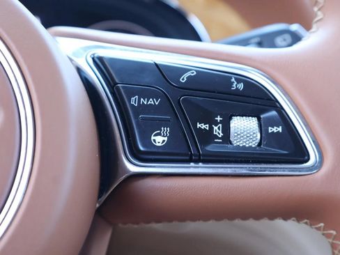 Used 2022 Bentley Bentayga AWD/4WD image 25