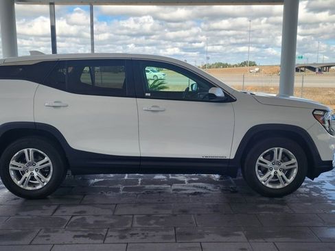 Used 2024 GMC Terrain SLE image 5