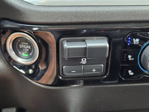 Used 2025 Chevrolet Silverado 1500 LTZ AWD/4WD image 26