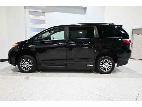 Used 2019 Toyota Sienna XLE FWD image 9