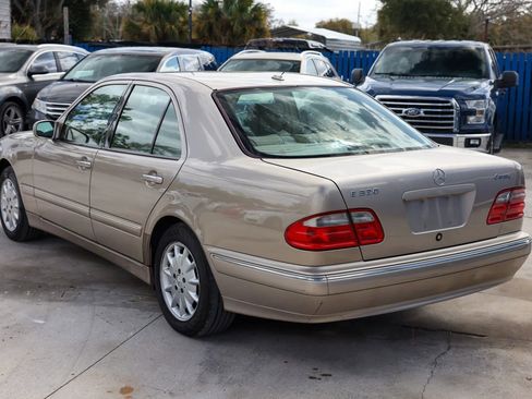 Used 2000 Mercedes-Benz E 320 4MATIC Sedan image 4