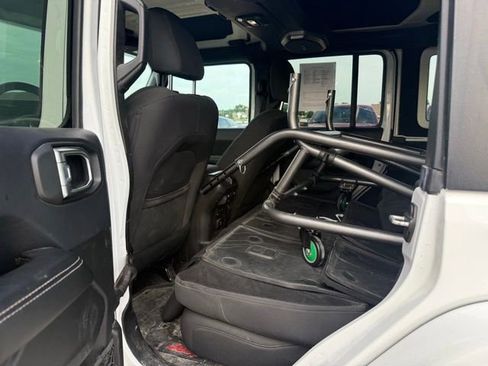 Used 2018 Jeep Wrangler Unlimited Sahara w/ LED Lighting Group AWD/4WD image 18
