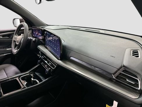 New 2026 Chevrolet Traverse LT w/ LPO, Floor Liner Package AWD/4WD image 32