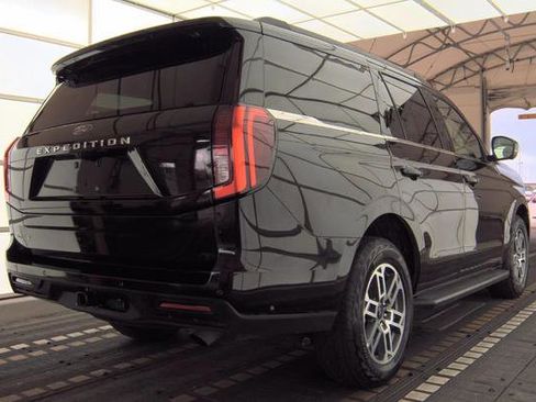 Used 2025 Ford Expedition Active image 3