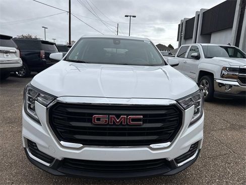 Used 2022 GMC Terrain SLE image 2