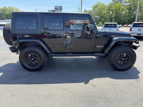 Used 2016 Jeep Wrangler Unlimited Sahara w/ Connectivity Group AWD/4WD image 33
