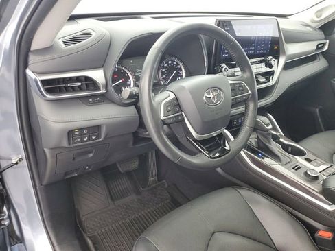 Used 2022 Toyota Highlander Platinum AWD/4WD image 21
