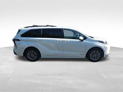 Used 2021 Toyota Sienna LE FWD image 9