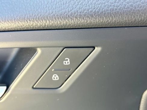 Used 2025 Volkswagen Jetta SE FWD image 20