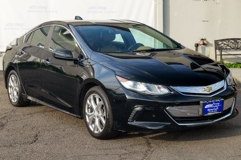Used 2018 Chevrolet Volt Premier w/ Driver Confidence Package FWD image 9