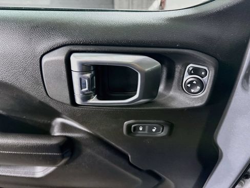 Used 2024 Jeep Wrangler Unlimited AWD/4WD image 21