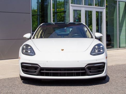 Used 2022 Porsche Panamera 4 w/ Premium Package image 2
