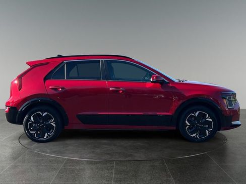 Used 2023 Kia Niro Wave w/ Wave Preserve Package FWD image 10