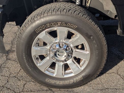 Used 2022 Ford F350 Platinum w/ FX4 Off-Road Package image 13