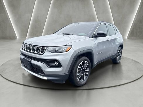 Used 2023 Jeep Compass Limited w/ Sun and Sound Group AWD/4WD image 3