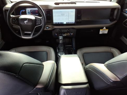 Used 2023 Ford Bronco Wildtrak image 11