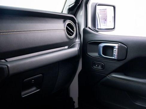 Used 2021 Jeep Wrangler Unlimited Sahara image 30